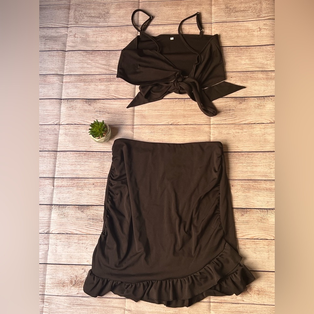NWOT Womens Black Crop Top and skirt size Large.